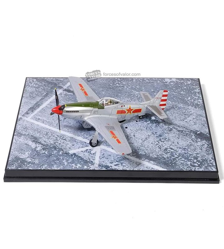 812013B中共解放軍八一塗裝P-51D模型1/72模型