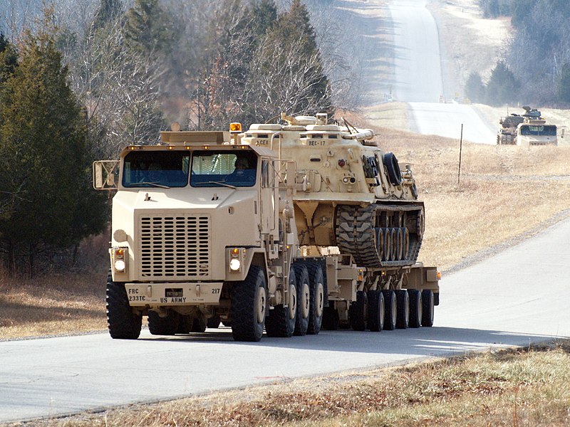 美國M1070(沙漠色)坦克重型裝備運輸車12206PC