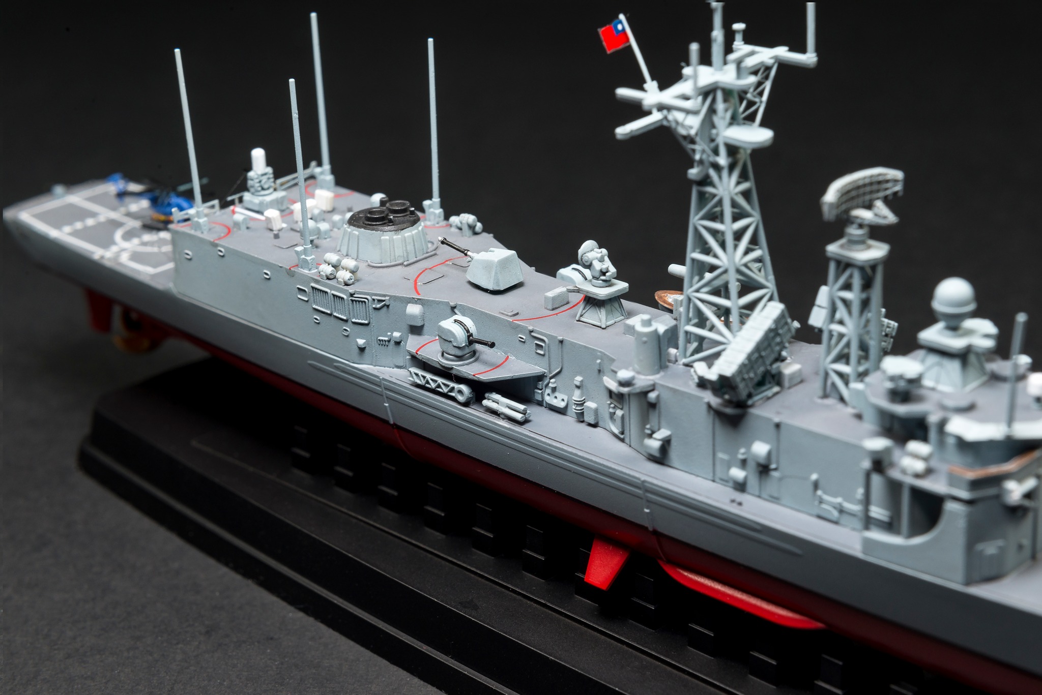 SE00702成功級飛彈巡防艦1/700 模型(全艦底含蝕刻片及水貼)