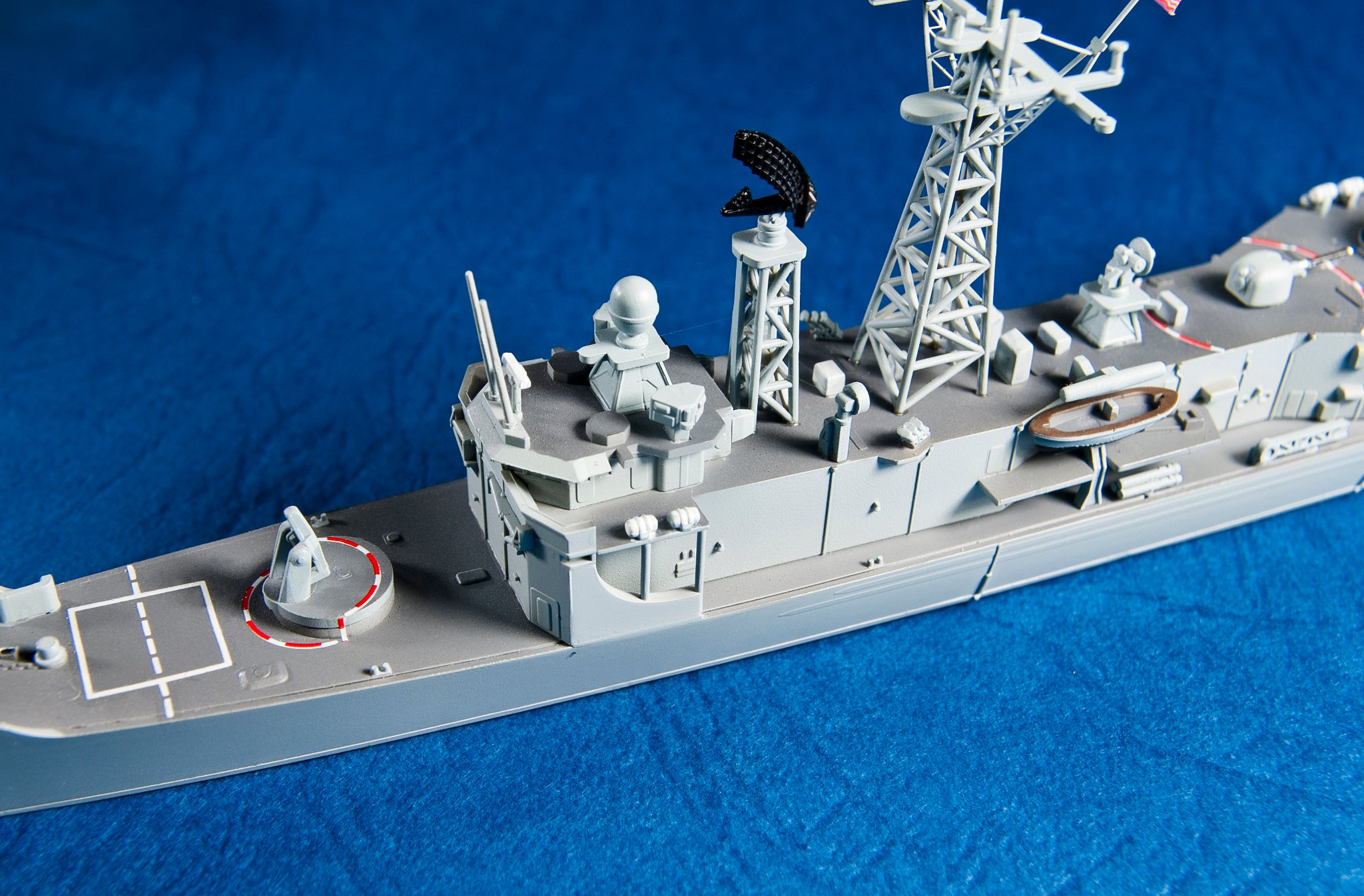 SE70006美軍派里級*海軍成功級驅逐艦含UH-60直升機1/700模型