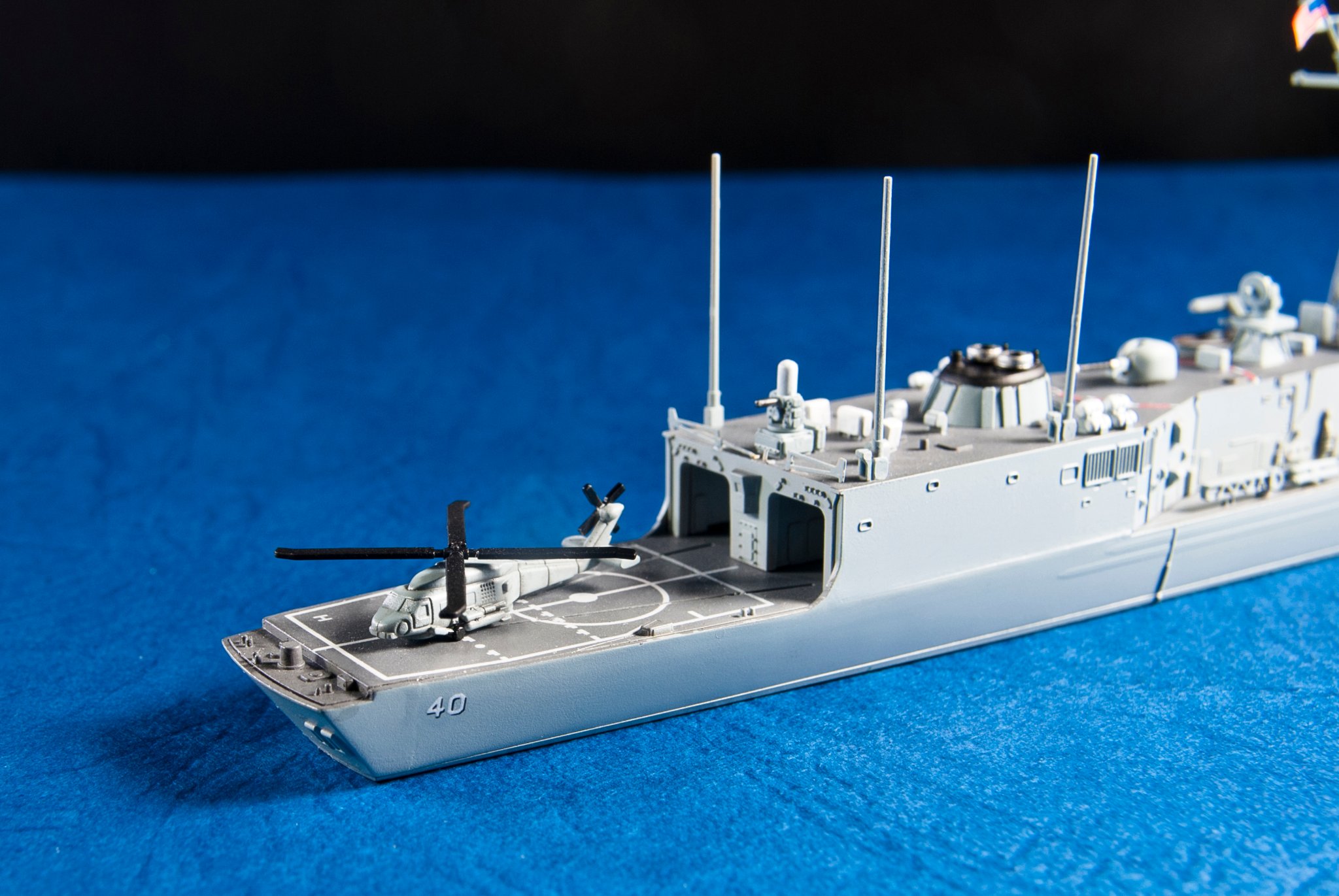 SE70006美軍派里級*海軍成功級驅逐艦含UH-60直升機1/700模型