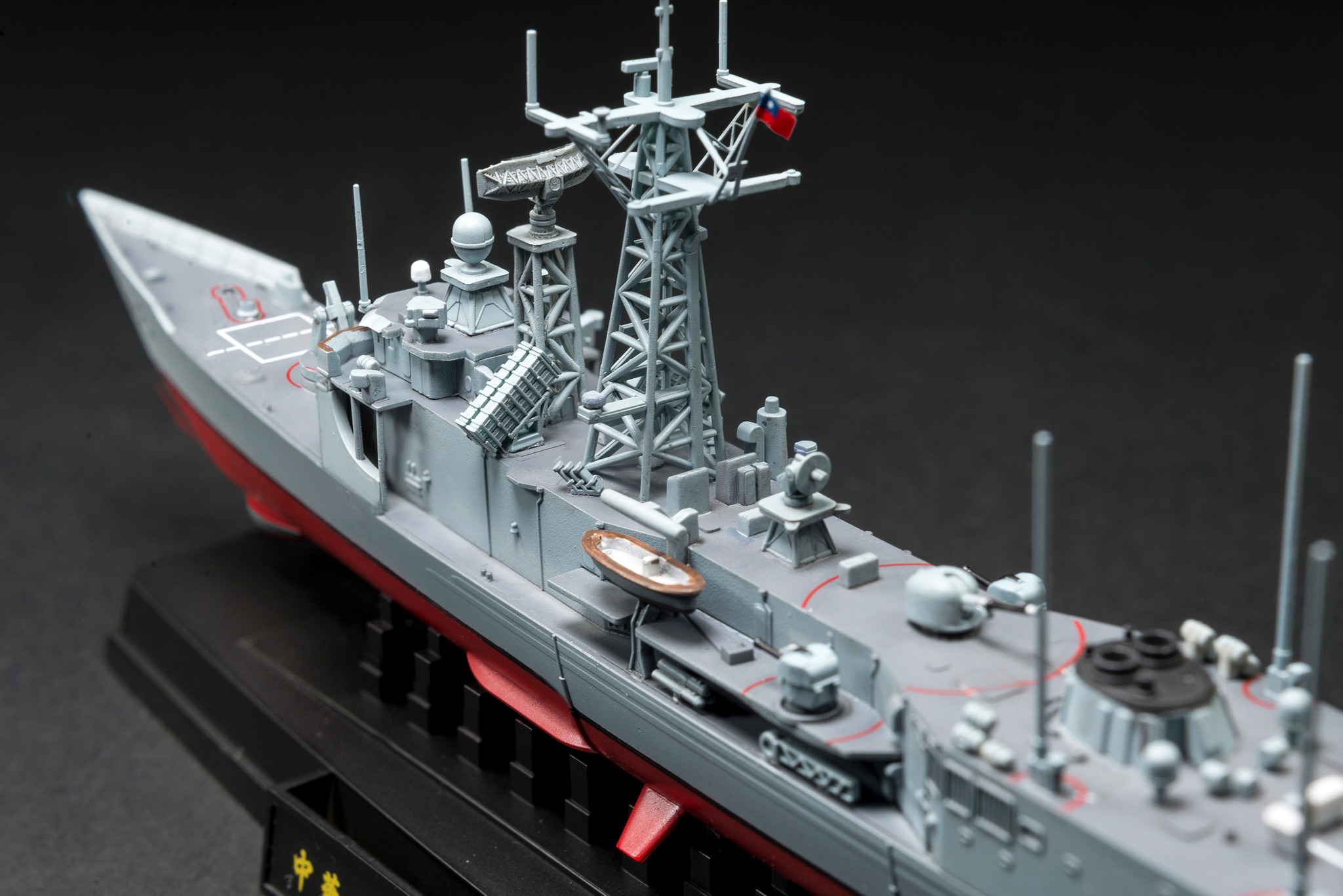 SE00702成功級飛彈巡防艦1/700 模型(全艦底含蝕刻片及水貼)