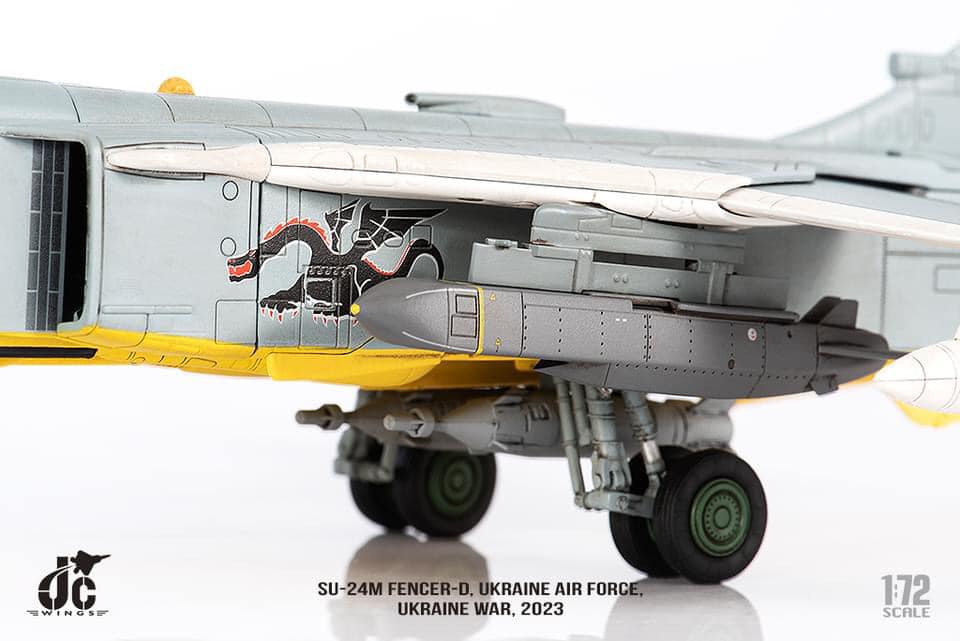 JCW-72-SU24-001烏克蘭空軍SU-24M Fencer-D模型 1/72成品