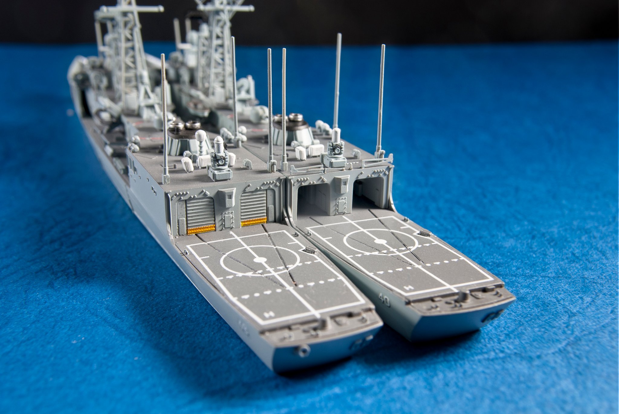 SE70006美軍派里級*海軍成功級驅逐艦含UH-60直升機1/700模型