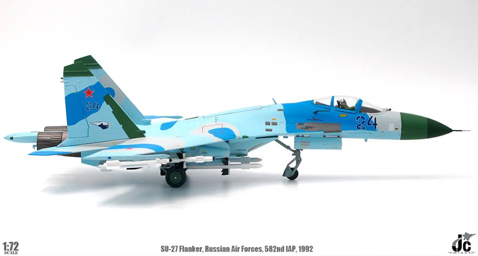 JCW-72-SU27-005 俄羅斯空軍Su-27U Flanker-C 藍24 模型