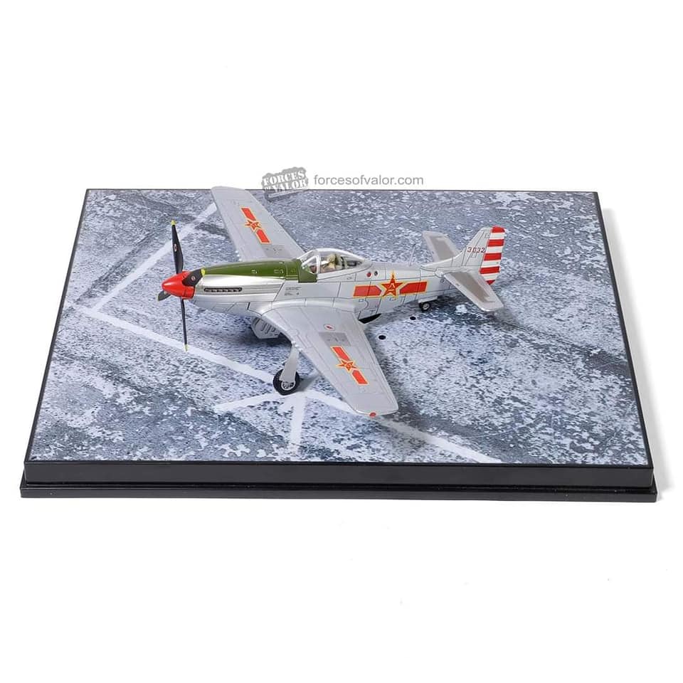 812013B中共解放軍八一塗裝P-51D模型1/72模型