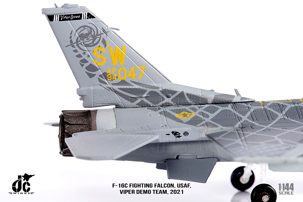 JCW-144-F16-005 美國空軍F-16 Viper Demo表演隊 黑蛇彩繪模型