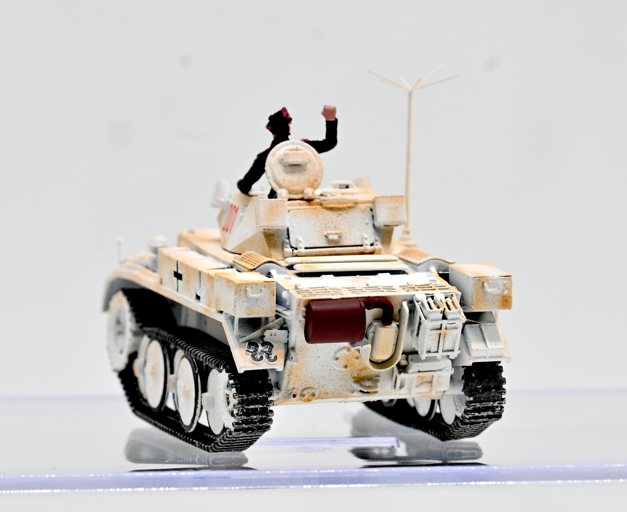 德國Panzer II山貓Luchs偵查坦克(雪地迷彩/車號001)