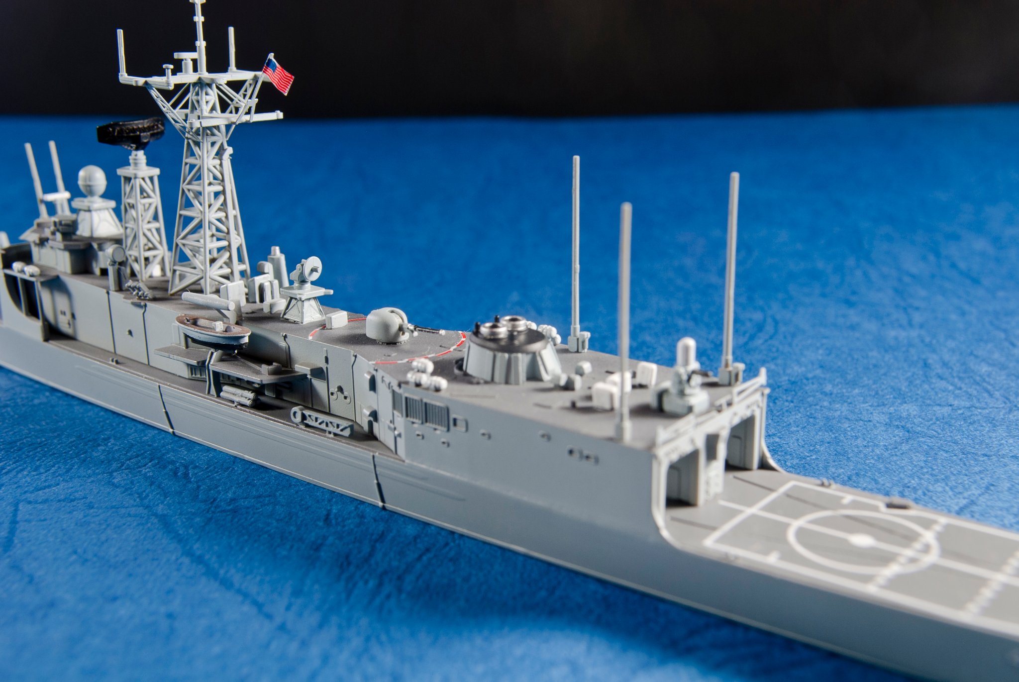 SE70006美軍派里級*海軍成功級驅逐艦含UH-60直升機1/700模型