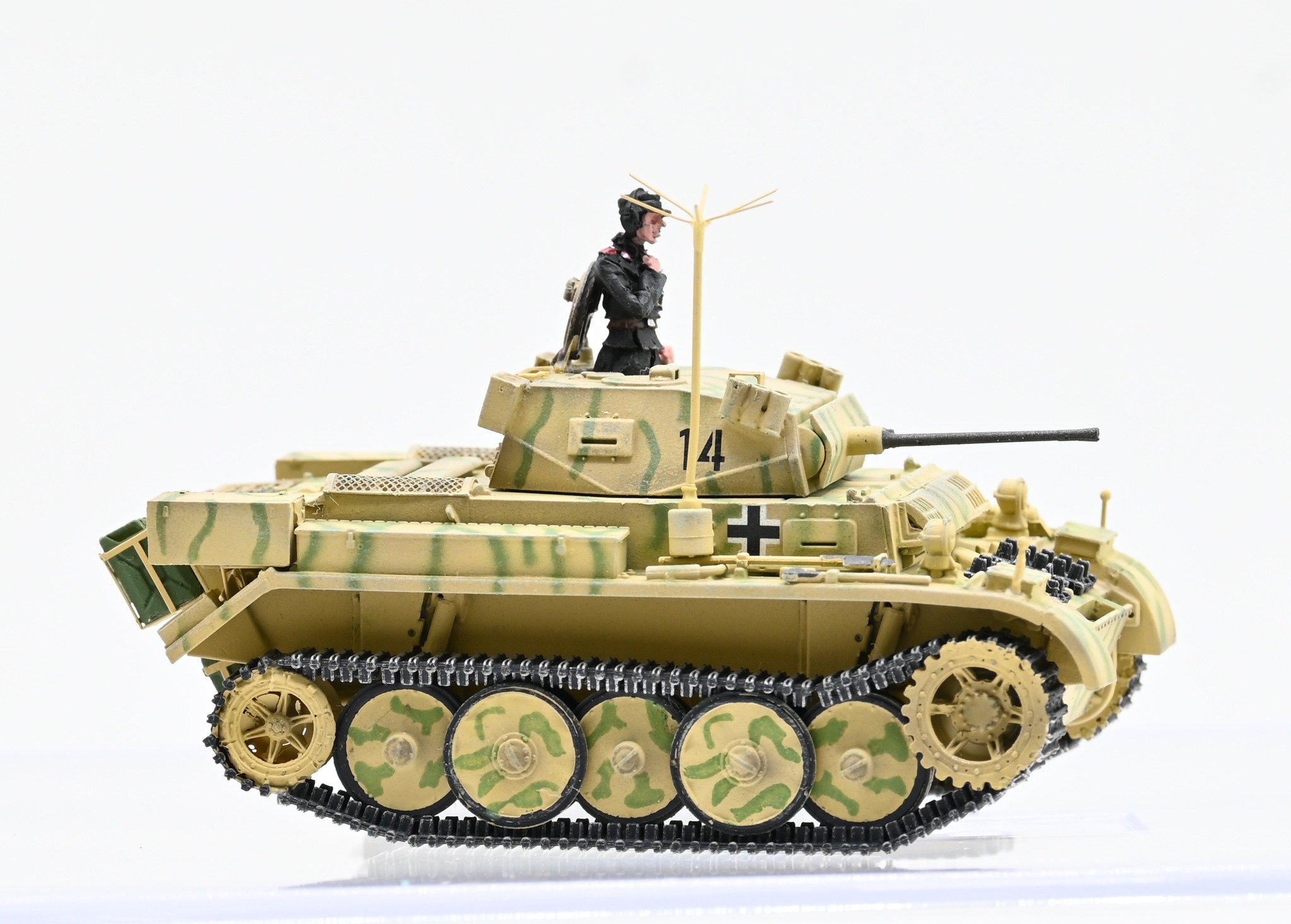 德國Pz.KPfw II Ausf.L山貓Luchs偵查坦克(車號14)