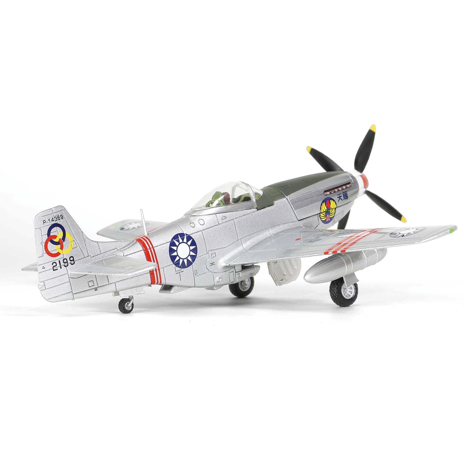 812013D空軍第四大隊大隊長徐華江P-51D天馬號座機1/72模型成品