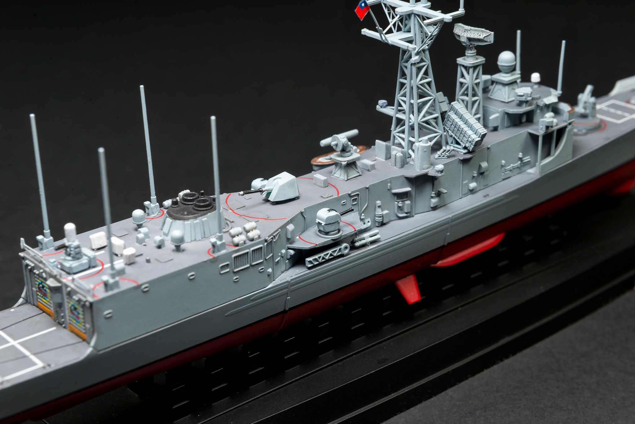 SE00702成功級飛彈巡防艦1/700 模型(全艦底含蝕刻片及水貼)