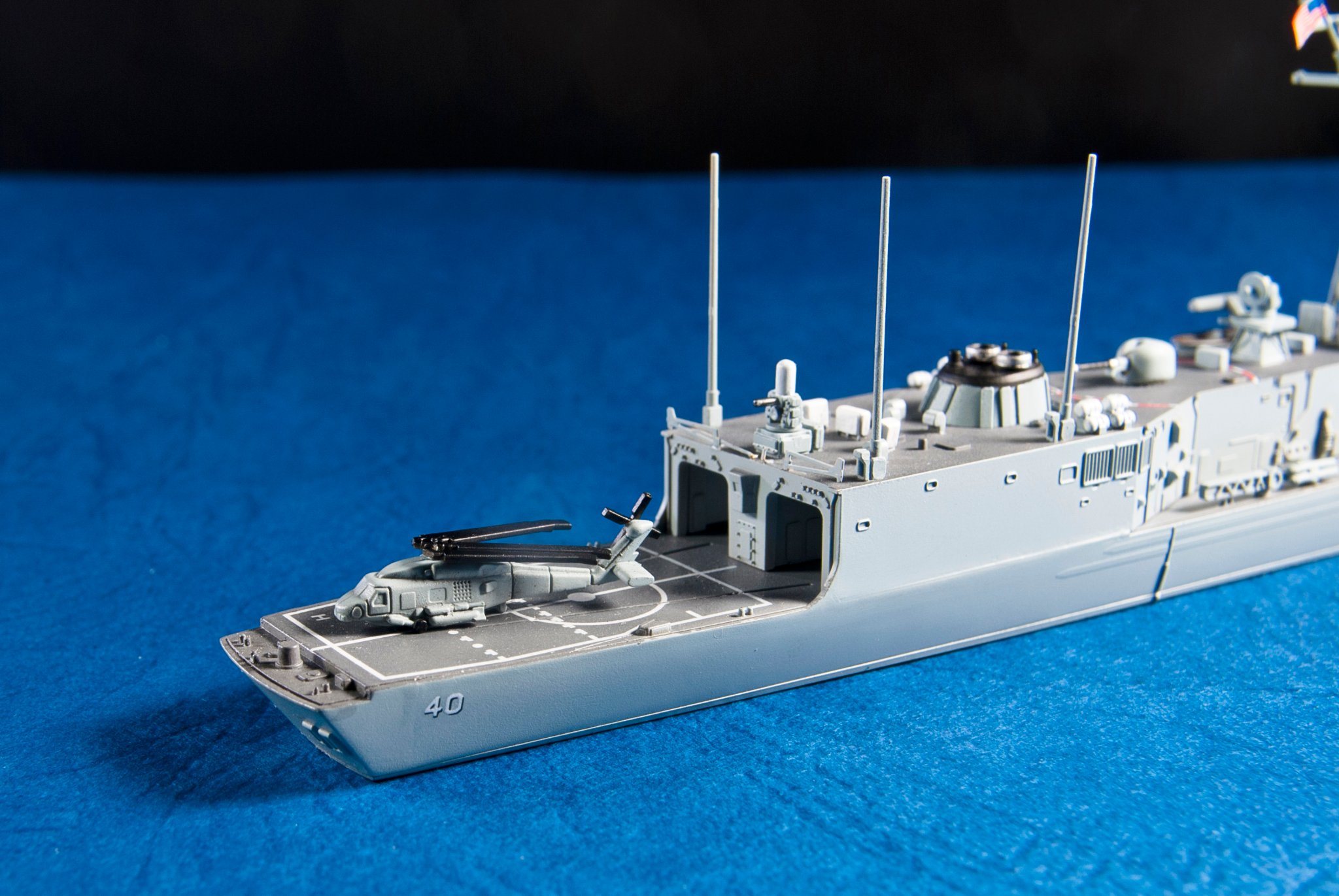 SE70006美軍派里級*海軍成功級驅逐艦含UH-60直升機1/700模型