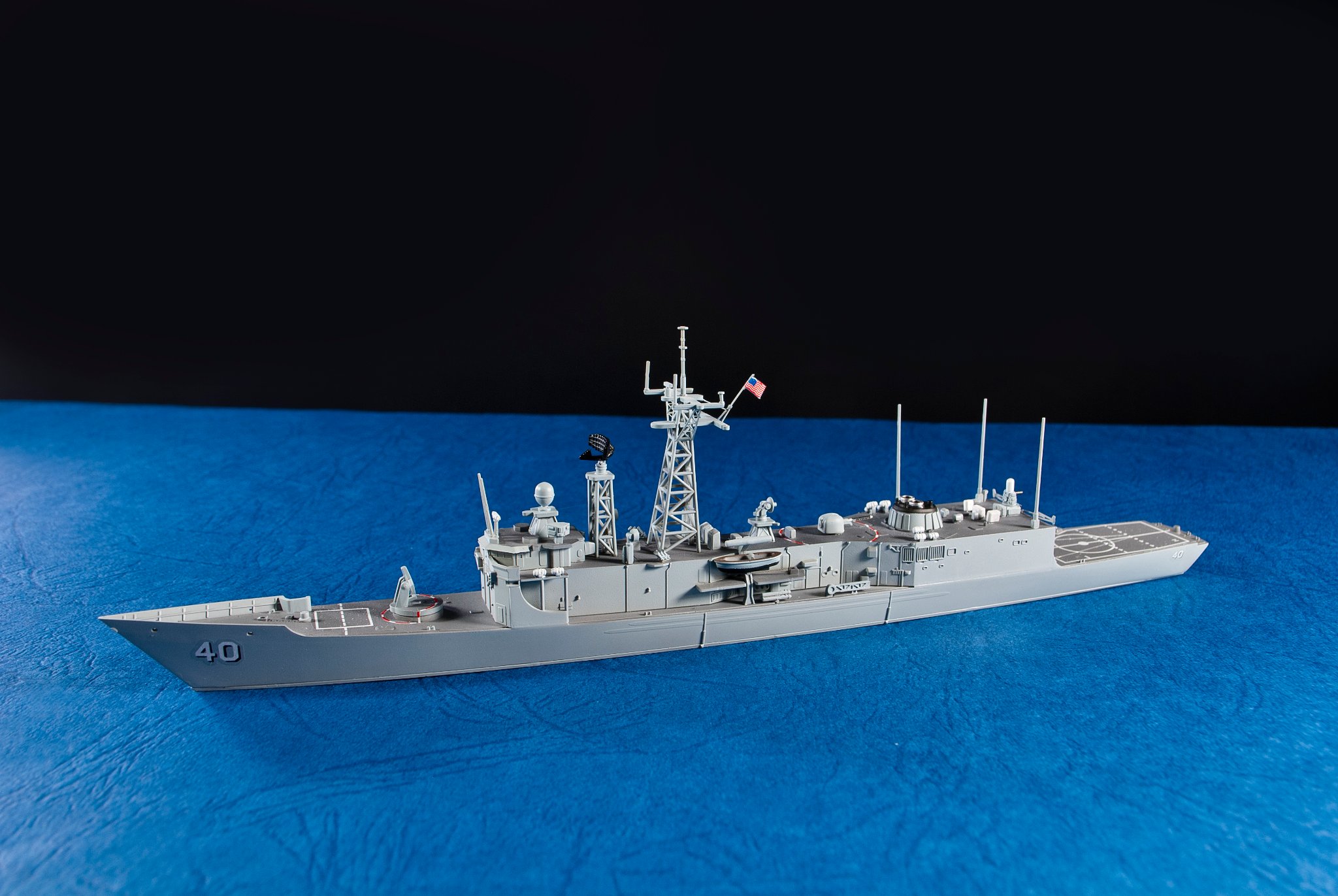 SE70006美軍派里級*海軍成功級驅逐艦含UH-60直升機1/700模型