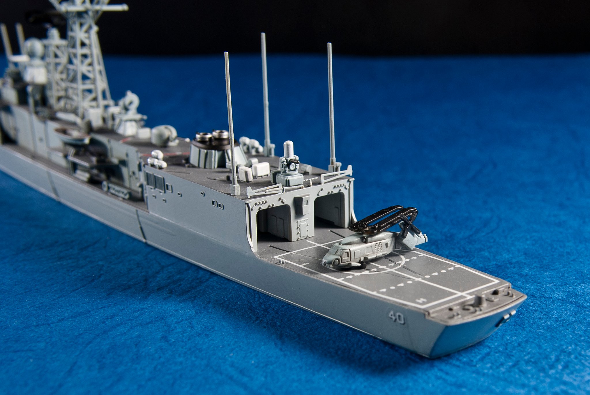 SE70006美軍派里級*海軍成功級驅逐艦含UH-60直升機1/700模型