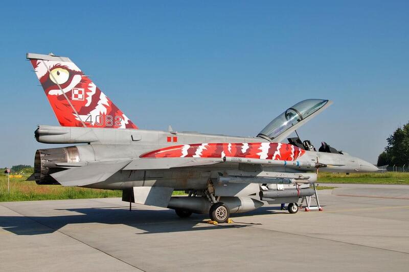 JCW-72-F16-017 波蘭空軍F-16D戰鬥機第6中隊2013老虎會模型