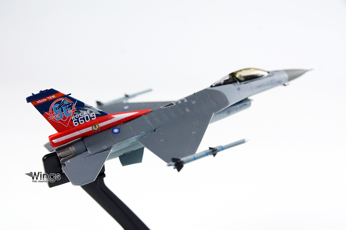 JCW-144-F16-003 空軍814空戰80周年F-16A彩繪機模型