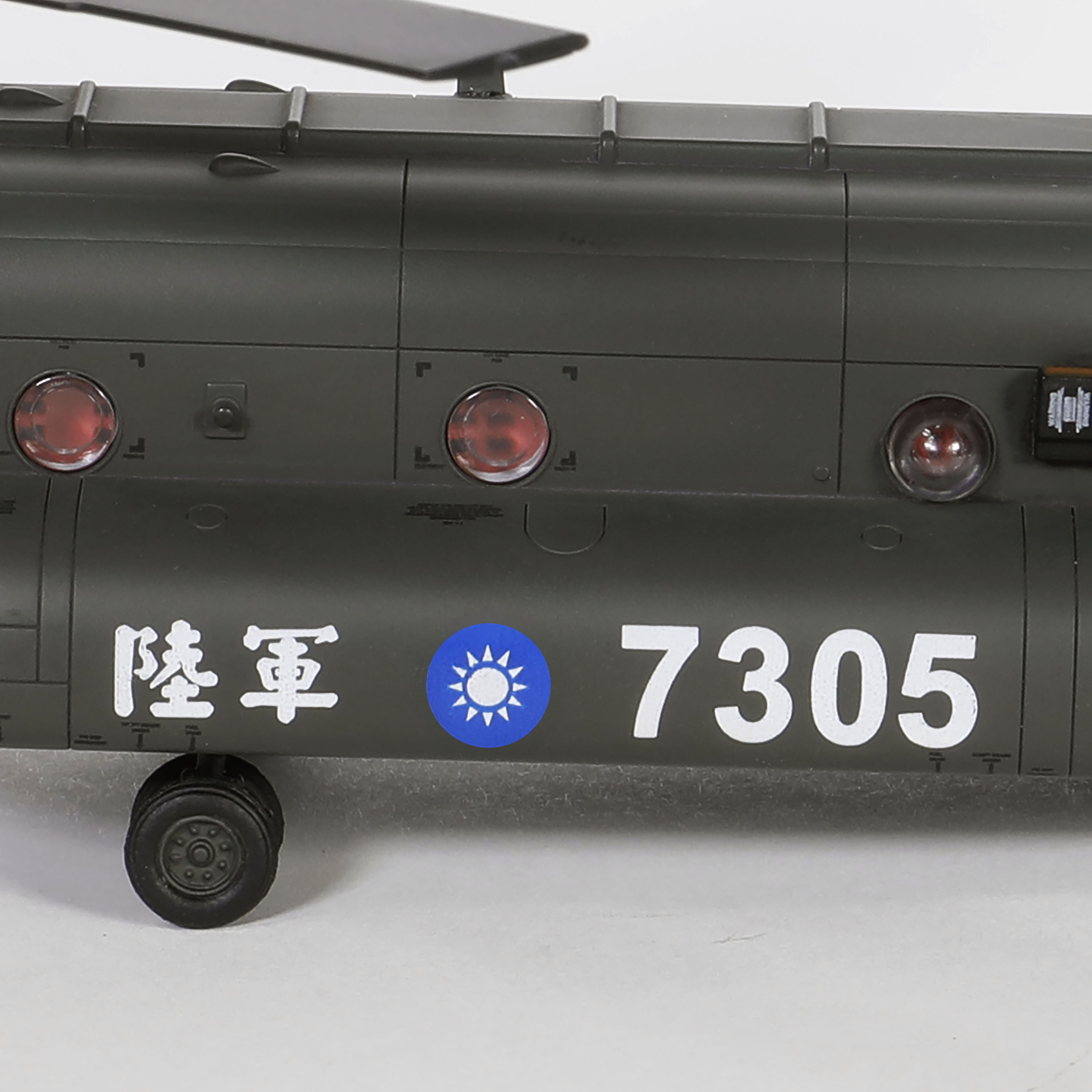 821005-2陸軍CH-47SD運輸直升機#7305模型1/72成品