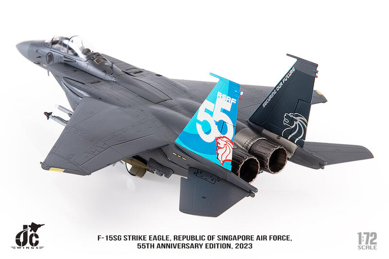 JCW-72-F15-031 新加坡空軍F-15SG成立55周年彩繪模型