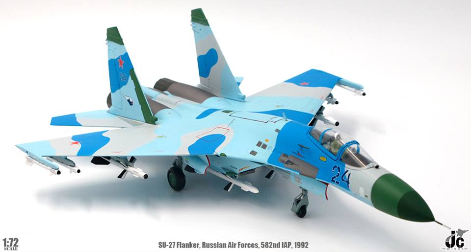 JCW-72-SU27-005 俄羅斯空軍Su-27U Flanker-C 藍24 模型