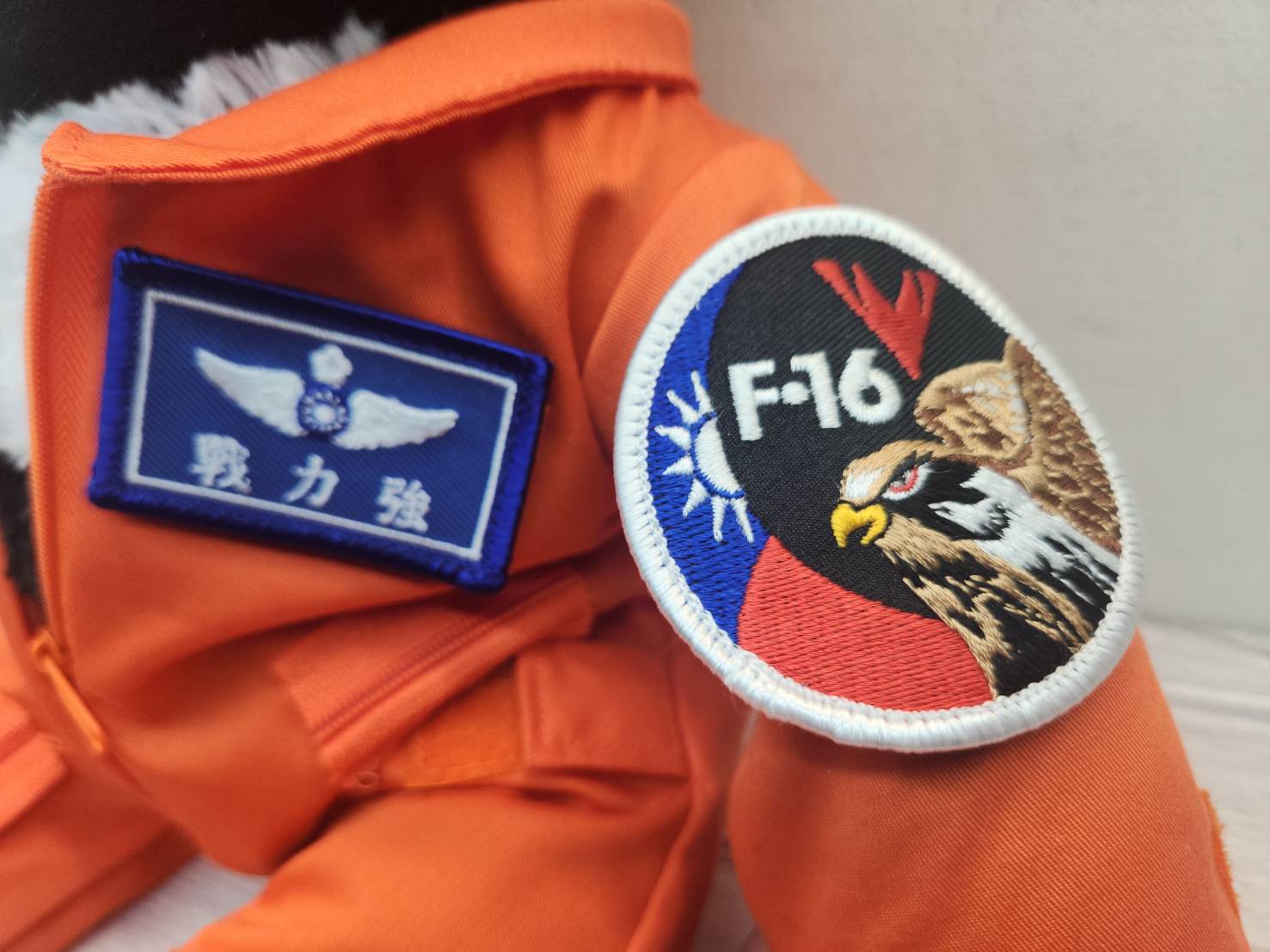 B004 空軍花蓮F-16V太陽神馬拉道第五聯隊戰力強 台灣黑熊(橘色飛行衣)