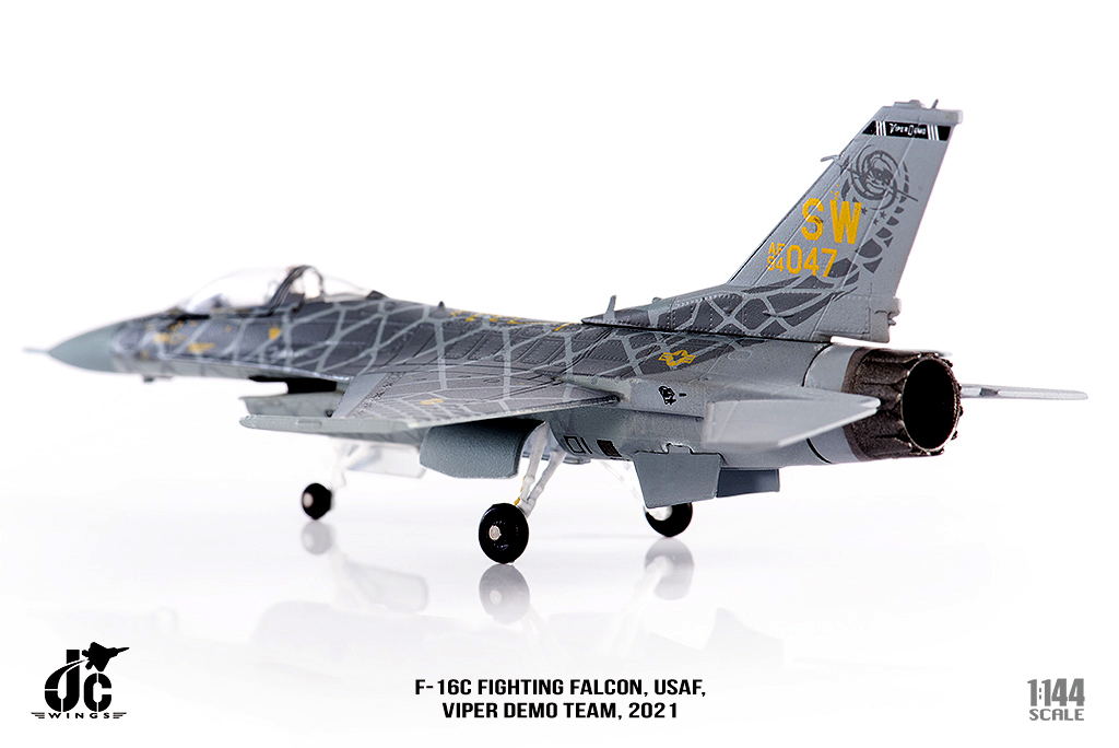 JCW-144-F16-005 美國空軍F-16 Viper Demo表演隊 黑蛇彩繪模型